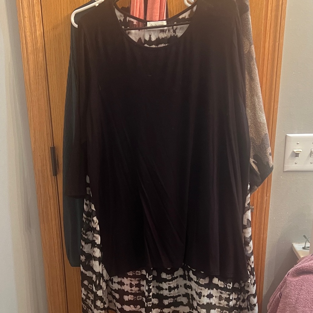 Cha Cha Vente Black and White Patterned Blouse